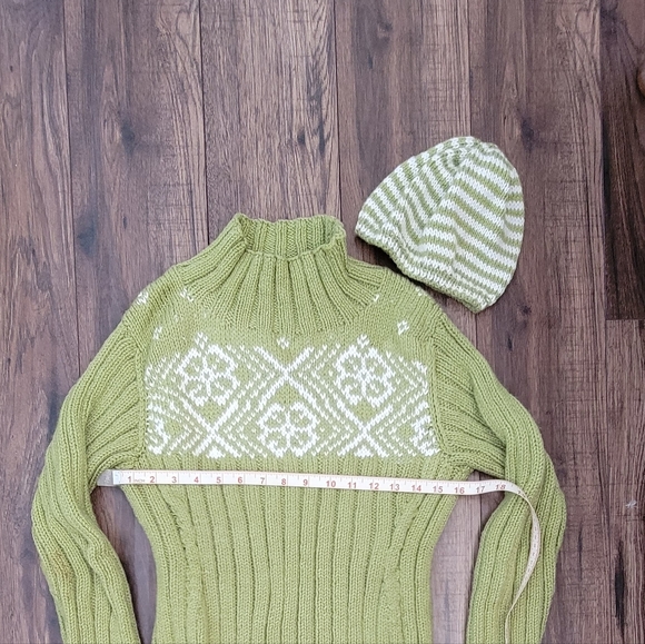 Hand Knit Ribbed Sweater - Picture 3 of 5